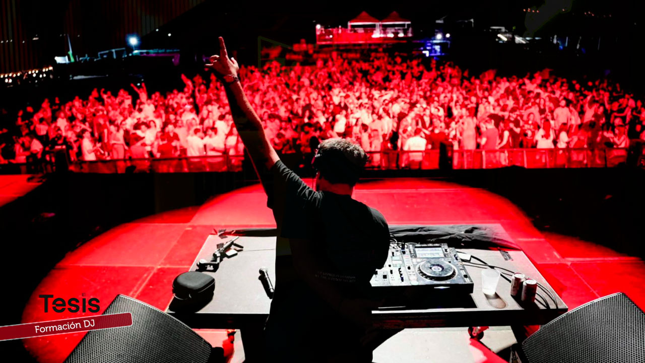 De aprender a mezclar a actuar en festivales: así es la profesión de DJ